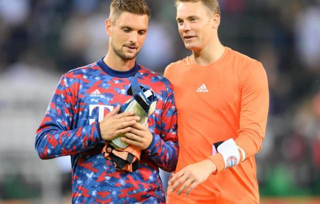 1644237384050023686.jpg zhibo8-诺伊尔刚平纪录就开刀,拜仁队长什么时候能复出?