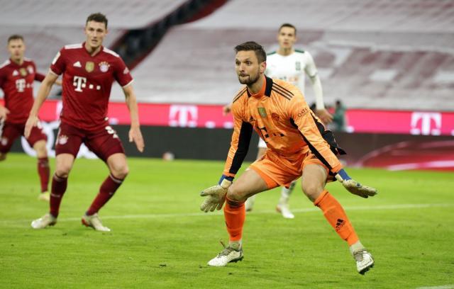 1644237392603001751.jpg zhibo8-诺伊尔刚平纪录就开刀,拜仁队长什么时候能复出?