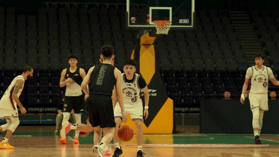 直播吧-赵继伟作壁上观！哈维首秀15分,布罗金顿现场学习,辽篮101:94北控