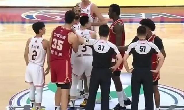 足球-CBA8进4抢三大战！京粤加时绝杀后，谁能拿下最后四强席位？