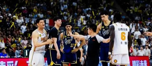 足球-CBA8进4抢三大战！京粤加时绝杀后，谁能拿下最后四强席位？
